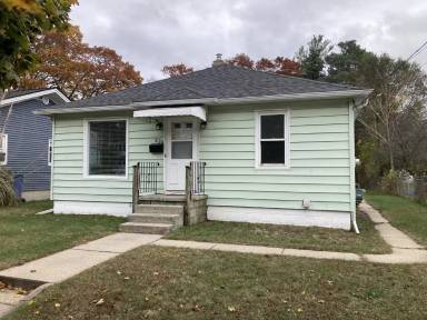 Main picture of 820 Spring Ave NE