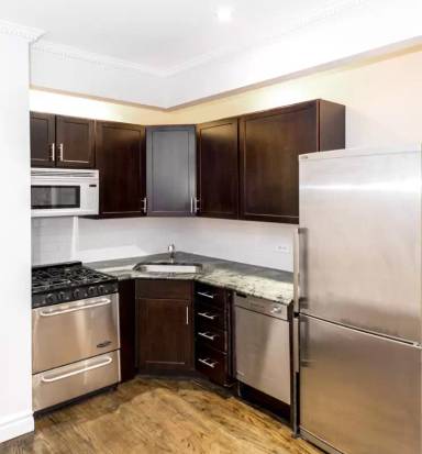 Main picture of 409 E 81st St