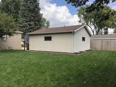 Main picture of 825 Jefferson St