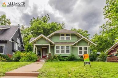 Main picture of 208 S Martin Luther King Jr Dr