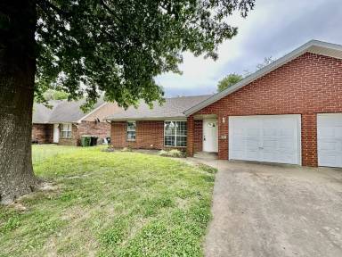 Main picture of 802 E Kara Ln