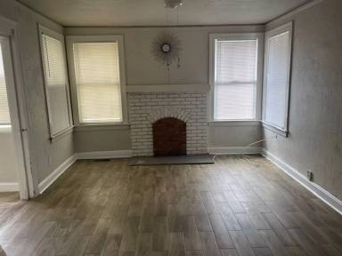 Main picture of 319 W 49th St