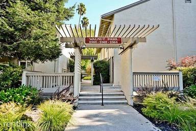 Main picture of 2560 Walnut Blvd