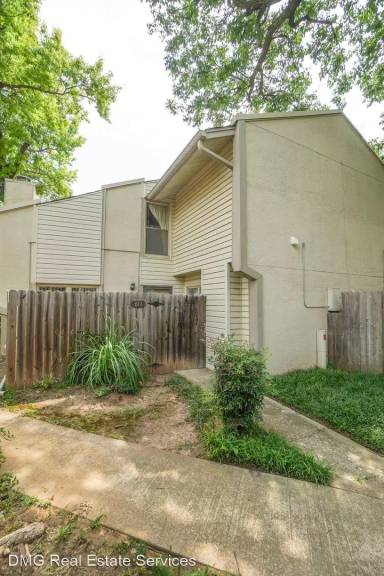 Main picture of 811 Red Bird Ln