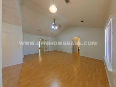 Main picture of 304 Strawbridge Dr