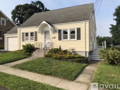 Main picture of 19 Pauline Ave