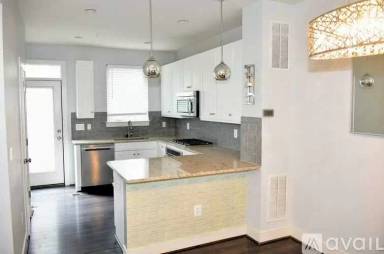 Main picture of 4555 Longfellow St