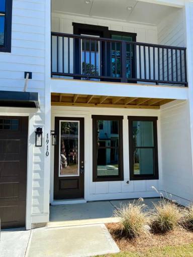 Main picture of 1910 Seacottage Way