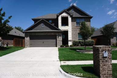 Main picture of 728 Ravenwood Dr