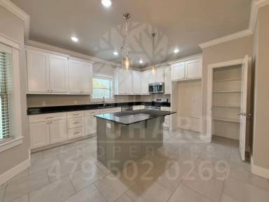Main picture of 10 Lathrop Ln