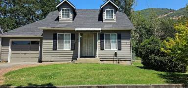 Main picture of 1090 NE Hefley St