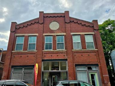 Main picture of 302 Goshen St