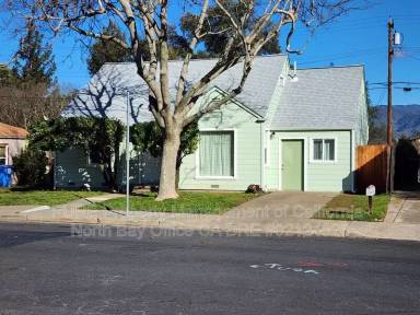 Main picture of 296 Gardens Ave