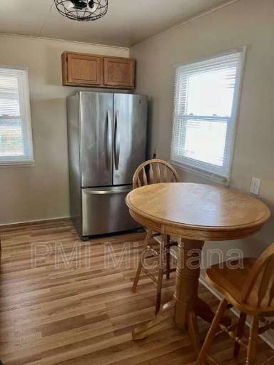 Main picture of 519 Grand Blvd