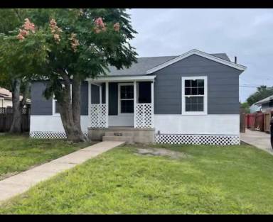 Main picture of 425 Bartlett Dr