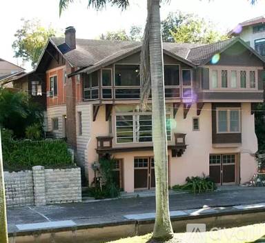 Main picture of 633 10th Ave S