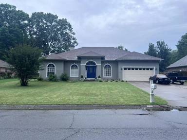 Main picture of 1610 Foxwood Dr