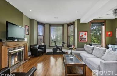 Main picture of 944 N Hoyne Ave