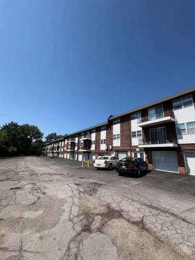 Main picture of 7217 N University St