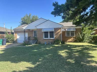 Main picture of 745 SW 52nd St