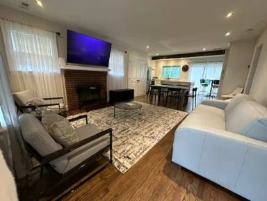 Main picture of 811 5th Ave