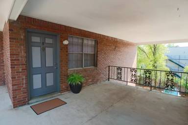Main picture of 40 S Morrison St