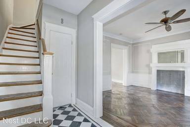 Main picture of 602 Quincy St NW