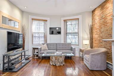 Main picture of 11 Concord Sq