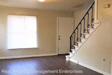 Main picture of 2714 N Lyons Dr