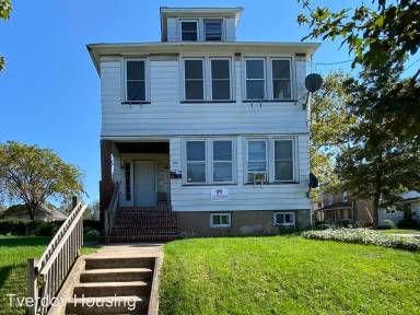 Main picture of 290 Joyce Kilmer Ave