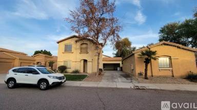 Main picture of 2107 N Holguin Way
