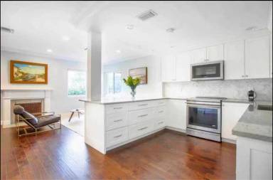 Main picture of 247 Bloomfield Dr