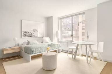 Main picture of 74 W 37th St