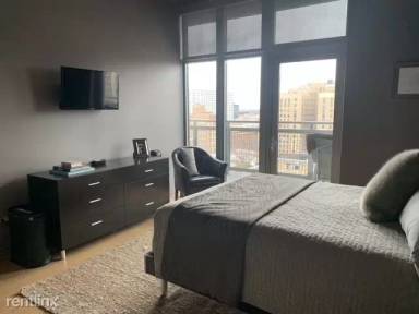 Main picture of 1000 W Leland Ave
