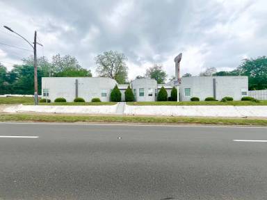 Main picture of 700 W Upshur Ave