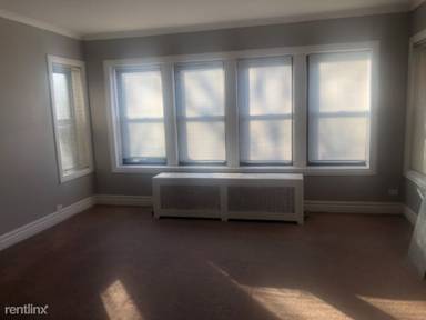 Main picture of 2828 W Lunt Ave