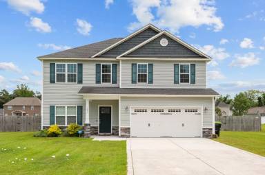 Main picture of 123 Lindenrain Blvd