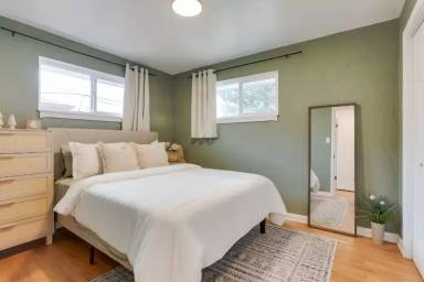 Main picture of 3330 Forest St