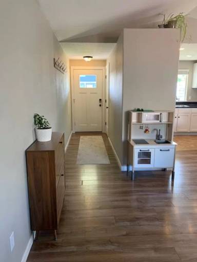Main picture of 812 S Pacific St