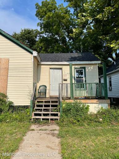 Main picture of 822 S Martin Luther King Jr Dr