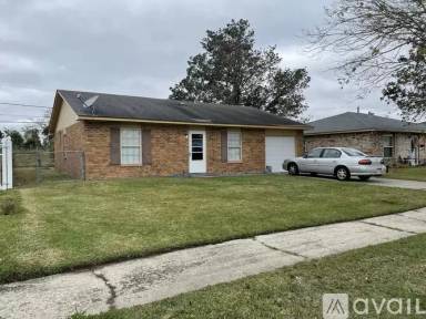 Main picture of 305 Capitol Dr