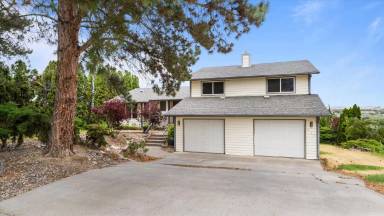 Main picture of 212 Edgewood Dr