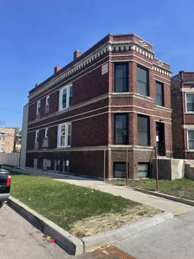 Main picture of 4956 W Erie St