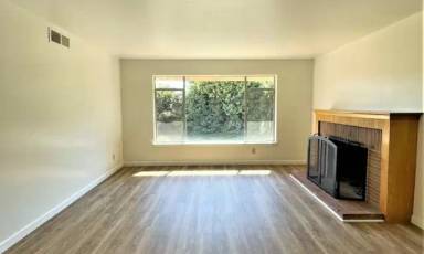 Main picture of 5452 Walton Heath Ave