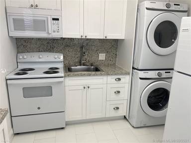 Main picture of 2833 SW 38th Ave