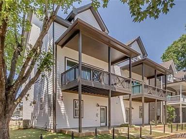Main picture of 1004 Elmwood Dr