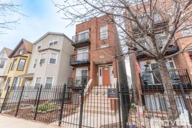 Main picture of 2926 N Ridgeway Ave