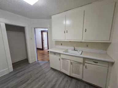 Main picture of 120 1/2 Harrison St