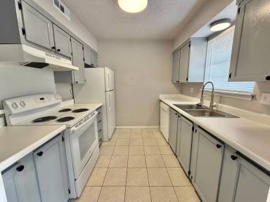 Main picture of 1201 Lakecrest Dr