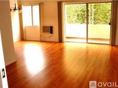 Main picture of 133 S Swall Dr